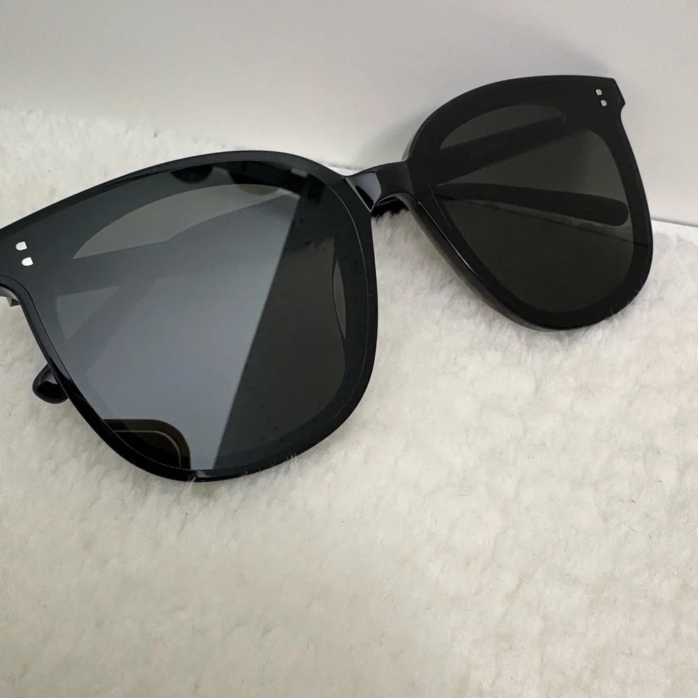 GENTLE MONSTER My Ma Sunglasses - Picture 7 of 16